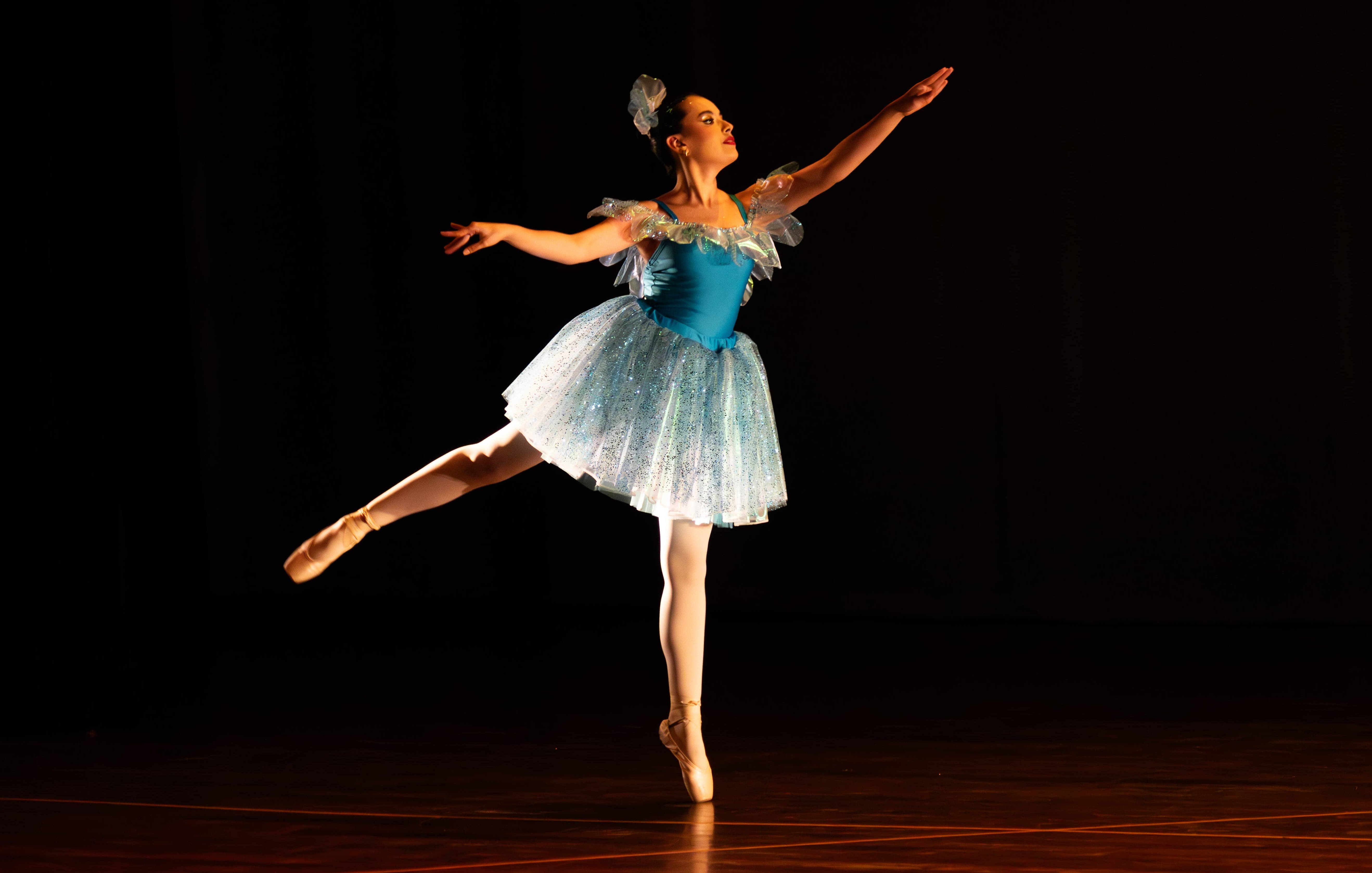 Bailarina de ballet en el estudio de Adagio, escuela de danza en Culiacán